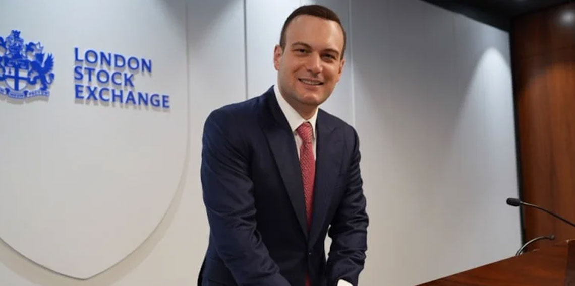 Samed Ağırbaş, Londra Borsası'nın açılış gongunu iklim eylemi için çaldı