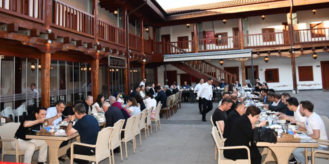 Vezirköprü'de tayini çıkan hakim ve savcılara veda programı