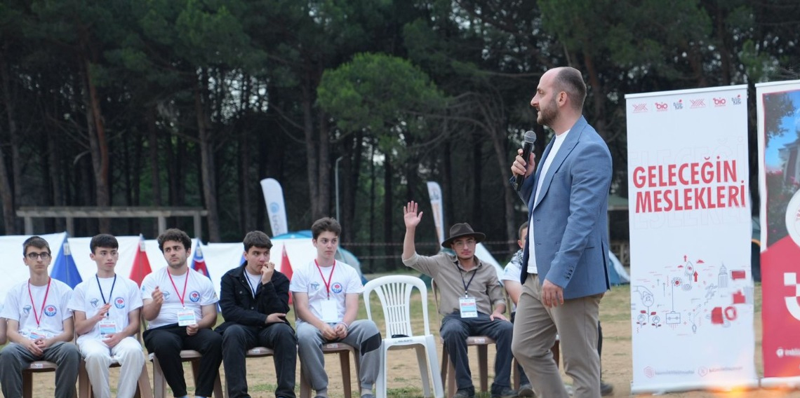 Trabzon'da Gençler Gelecegin Meslekleri Etkinliğine Katıldı