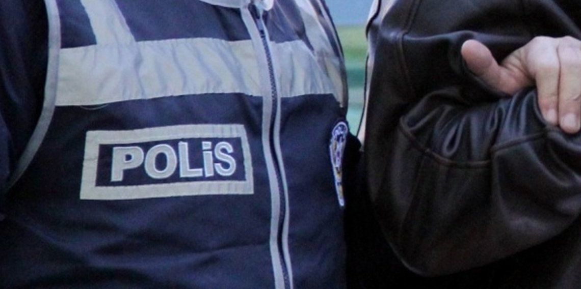 İstanbul merkezli 6 ilde ilaç stoklayıp yurtdışına satan eczacılara operasyon: 19 gözaltı