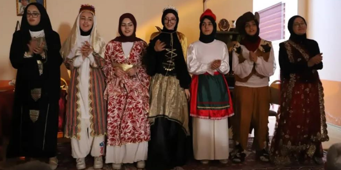 Bayburt'ta öğrenciler farklı kültürleri sahneye taşıdı