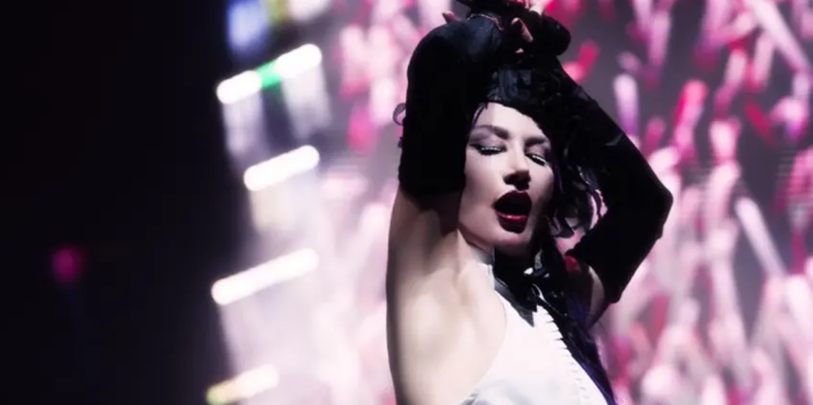 Hande Yener'den 'kemoterapi görüyor' iddialarına sert yanıt