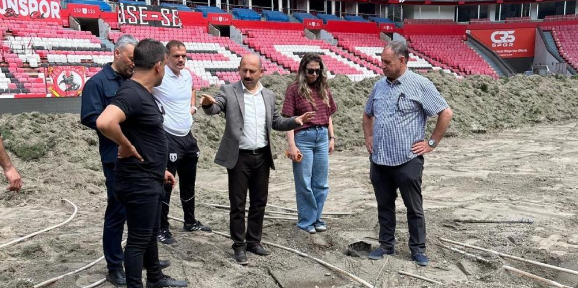 Samsun 19 Mayıs Stadı'nın zemini yeni sezona hazırlanıyor