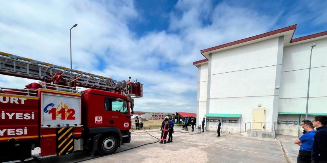 Bayburt Açık Ceza İnfaz Kurumu'nda gerçeğini aratmayan yangın tatbikatı