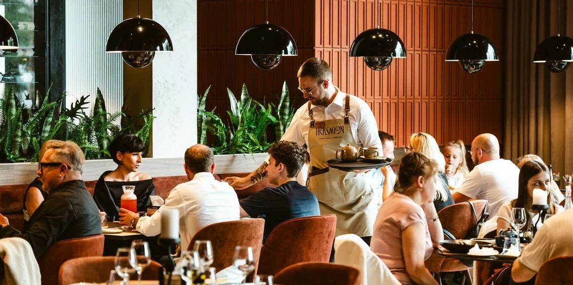 Kadın müşterilere ‘canım-balım' diyen restoran müdürüne şok