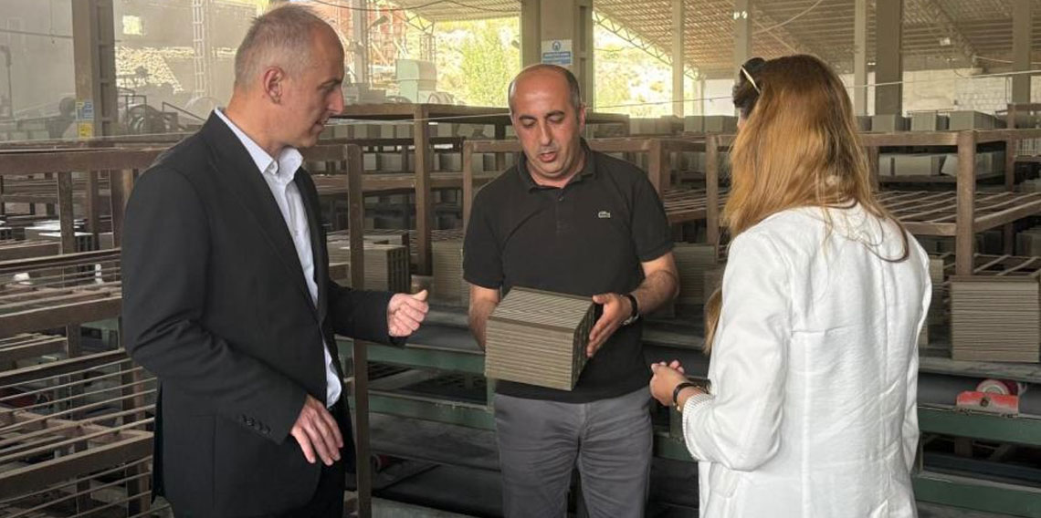 Bayburt'taki tuğla fabrikasında çevre denetimi yapıldı