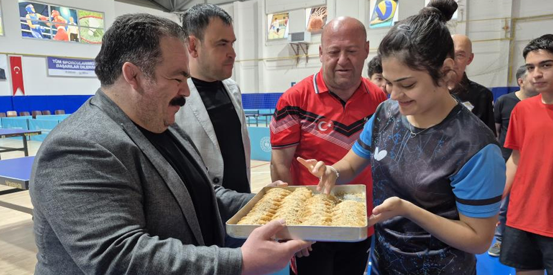 Gözel'den Sivas'taki milli sporculara moral ziyareti