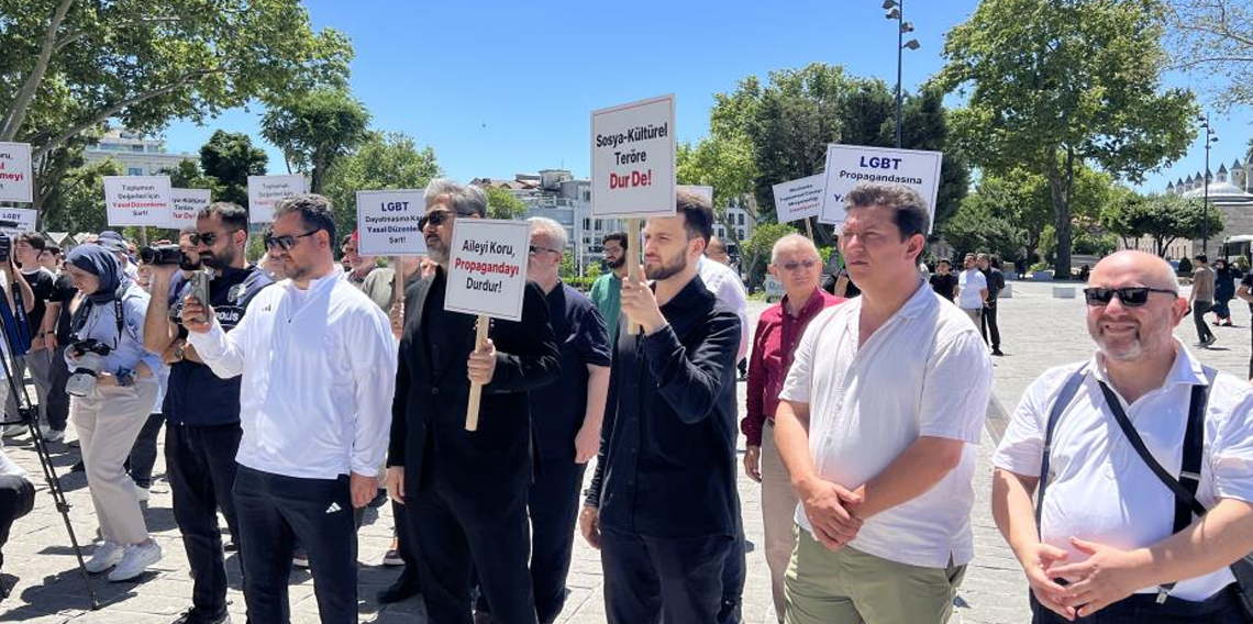 Beyazıt Meydanı'nda kruvaziyer gemisi protesto edildi