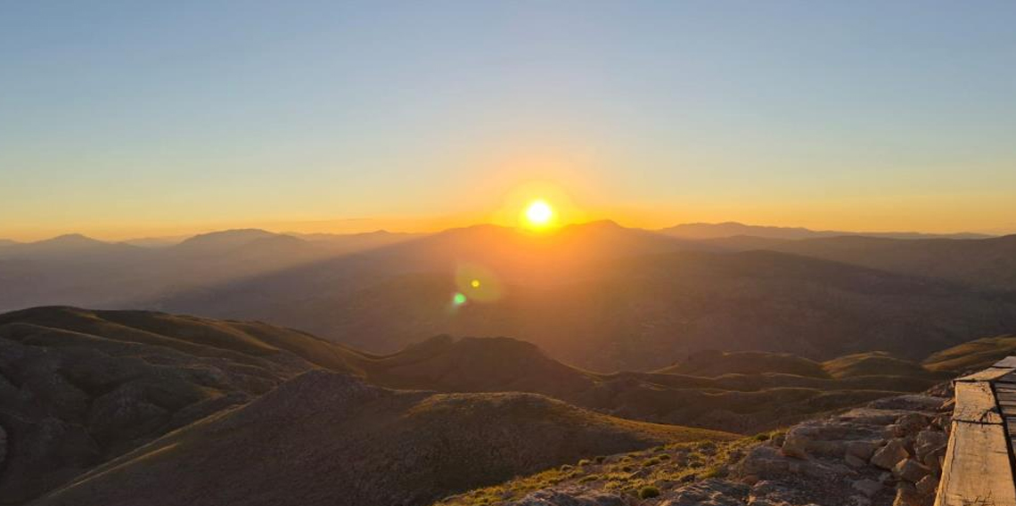Nemrut Dağı'nda gün doğumu ve gün batımı yoğun ilgi görüyor