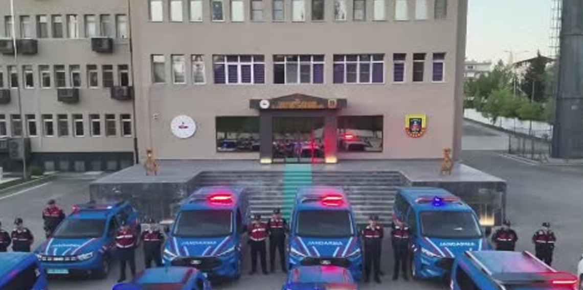 Hesaplarında 2 milyar 300 milyon lira para hareketliliği olduğu tespit edilen 73 şüpheli yakalandı