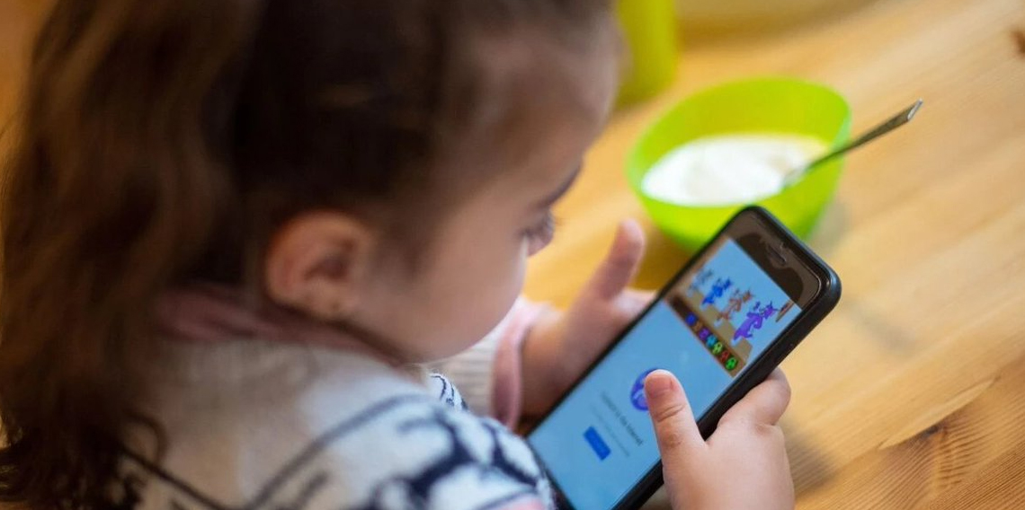 Polonya, anaokulu ve ilkokullarda cep telefonu kullanımını yasaklamaya hazırlanıyor