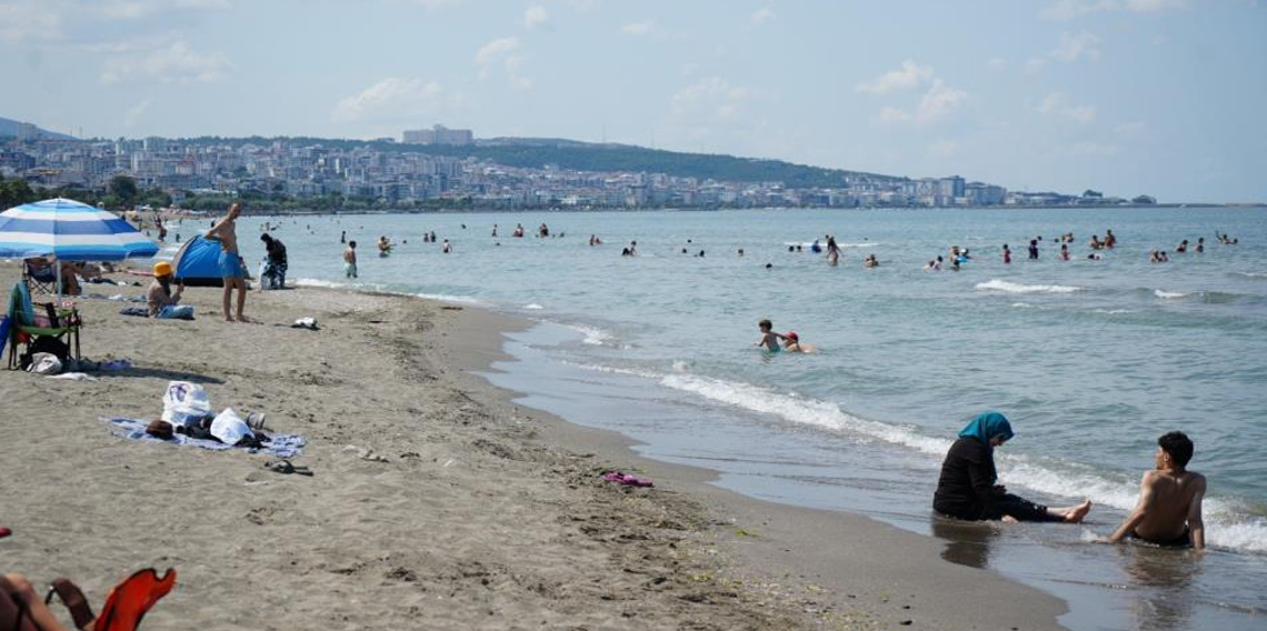 Samsun'da dalga ve rüzgar alarmı: 'Denize girmeyin' çağrısı