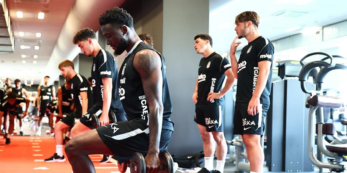 Beşiktaş, salonda çalıştı