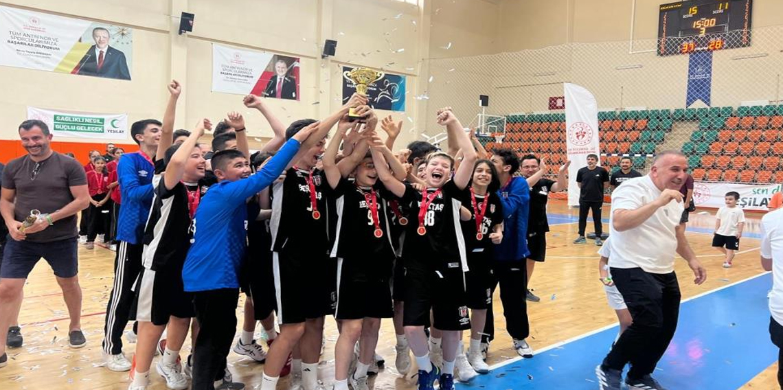 Minikler Hentbol Türkiye Şampiyonası Kuşadası'nda tamamlandı