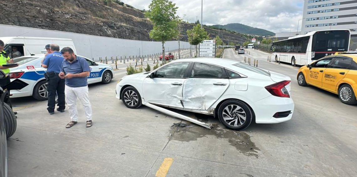 Samsun Şehir Hastanesi yerleşkesinde kaza! SUV ile otomobil çarpıştı: