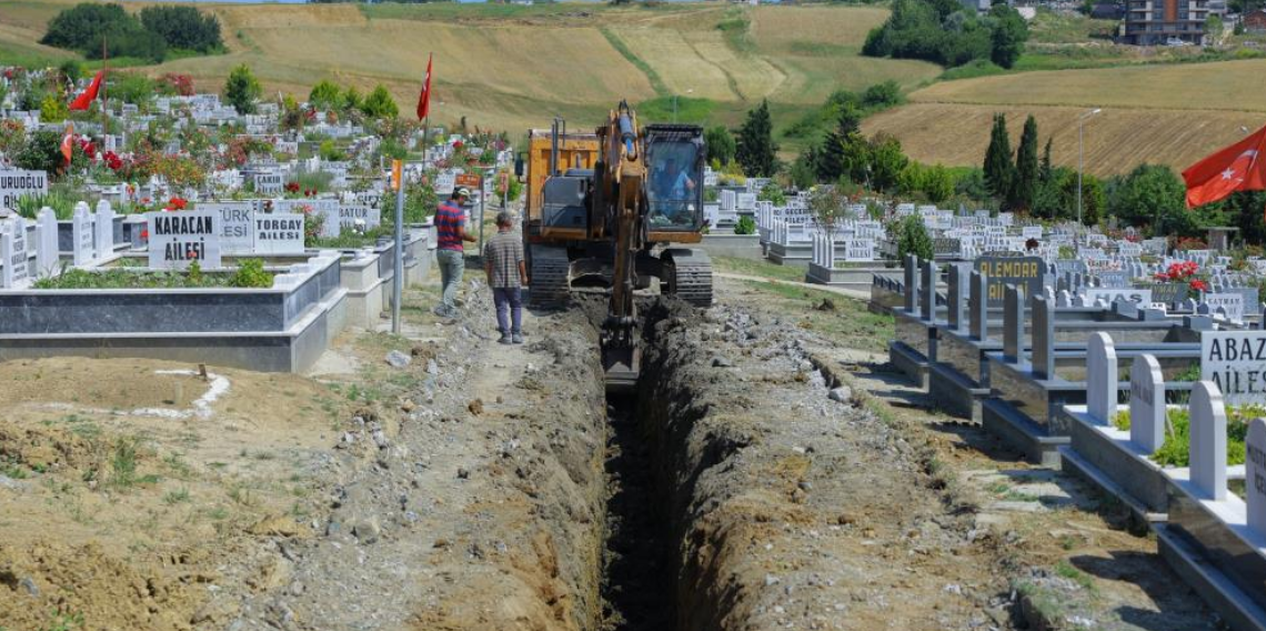 Heyelan yaşanan Derecik Şehir Mezarlığı'nda iyileştirme çalışmaları