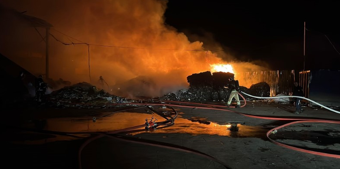 Geri dönüşüm tesisi alevlere teslim oldu