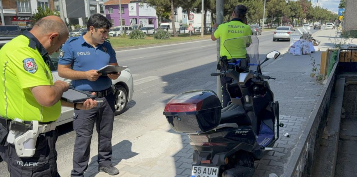 Samsun'da motosiklet kazası! Atakum'da devrilen motosiklette 2 kişi yaralandı