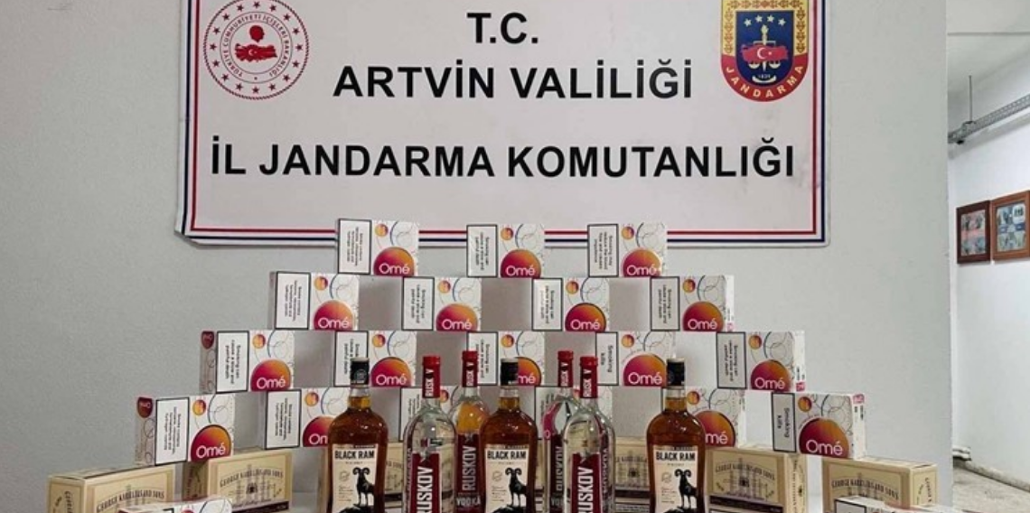 Artvin'de jandarmadan kaçakçılığa darbe! Binlerce kaçak sigara ve alkol ele geçirildi