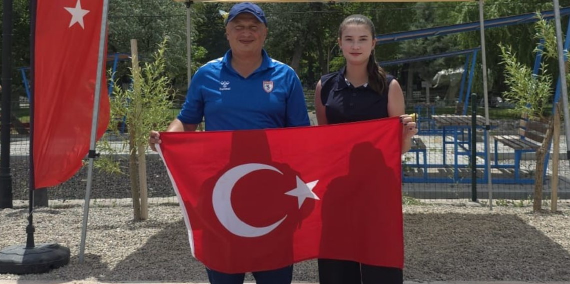 14 yaşındaki Sıla Tunç'tan Türkiye rekoru! 