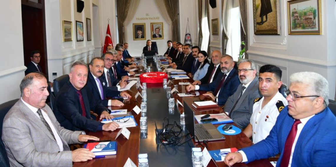 Trabzon'da Boğulma Vakalarına Karşı Alarm! Valilik Yaz Dönemi Tedbirlerini Masaya Yatırdı