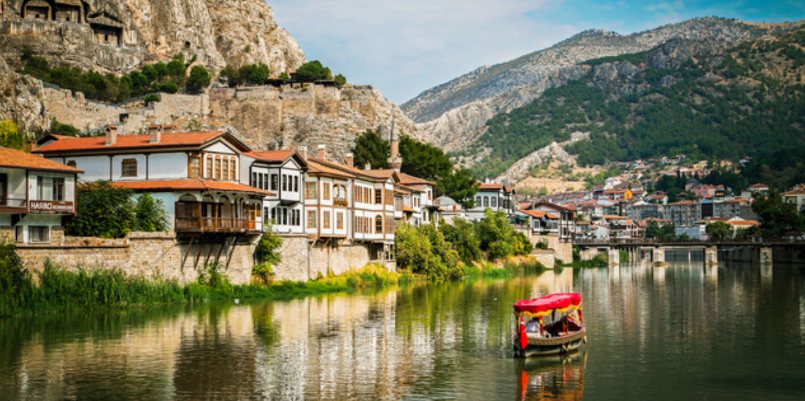 Yaz Tatilinde Yeni Trend Karadeniz! Serin Yaylalar, Tarihi Rotalar ve Eşsiz Lezzetler Tatilcileri Bekliyor