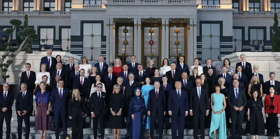 NATO liderleri Külliye’de aile fotoğrafında buluştu