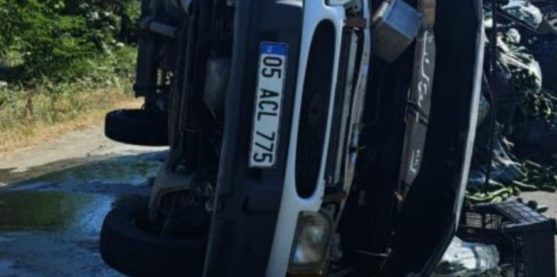 Samsun'da lastiği patlayan otomobil devrildi! Sürücü hastaneye kaldırıldı