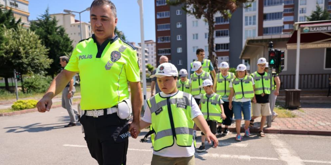 Down sendromlu çocuklara uygulamalı trafik eğitimi