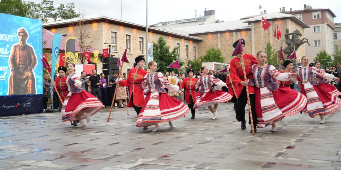 Dede Korkut Şölenleri'nde halk dansları ve müzik gösterileri ilgi gördü
