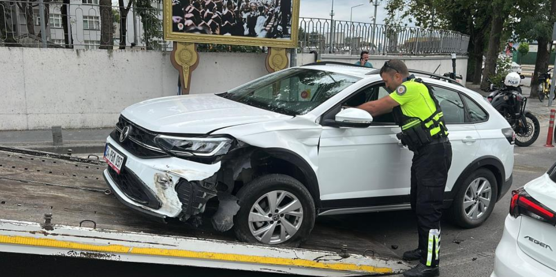 Samsun'da iki otomobil çarpıştı: Maddi hasarlı kaza trafiği aksattı