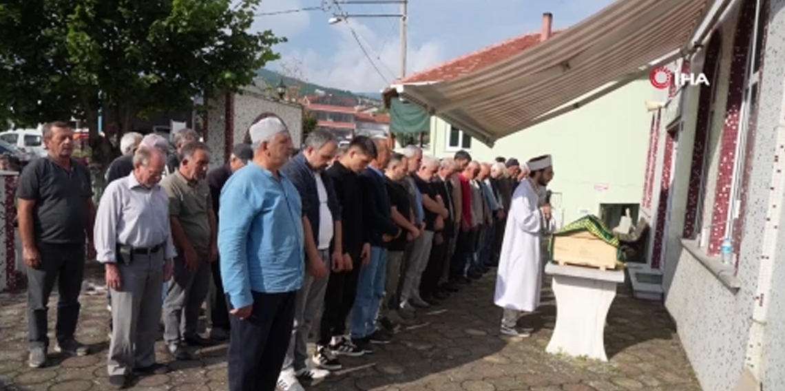 Annesiyle birlikte silahlı saldırıda ölen 4 yaşındaki Öykü Naz toprağa verildi