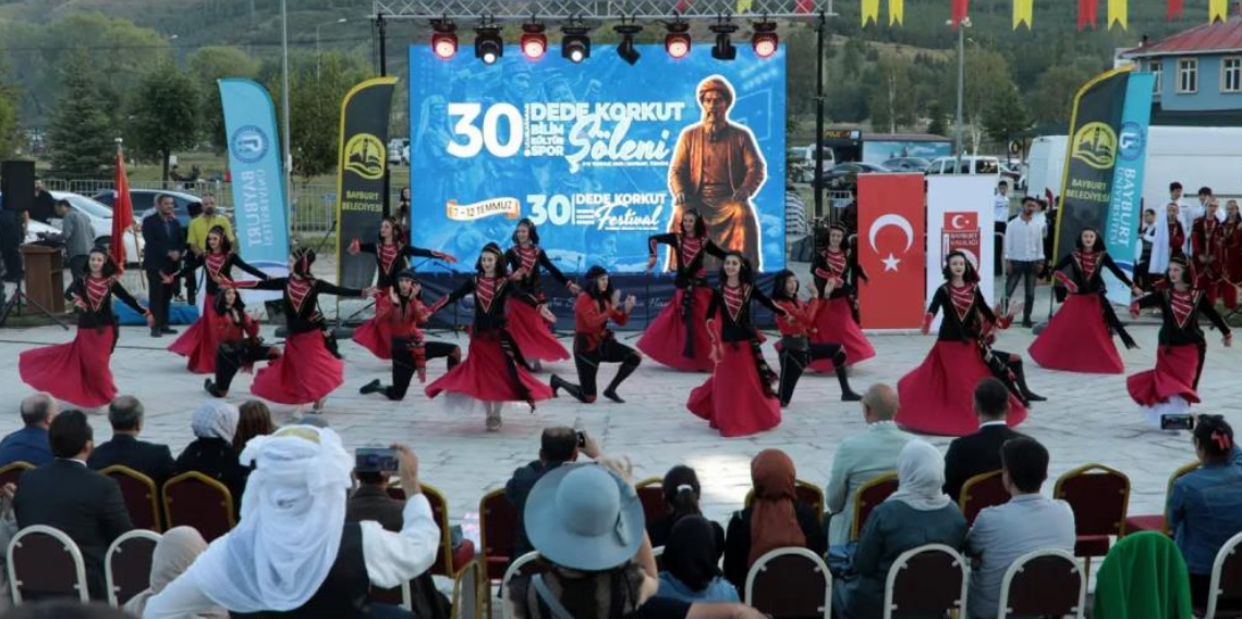 Bayburt'ta Dede Korkut Şölenleri Yeni Şehir Parkı'nda kültür şölenine dönüştü