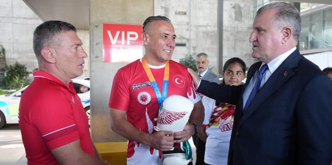 Gençlik ve Spor Bakanı Bak’ı Muğla’da milli sporcular karşıladı