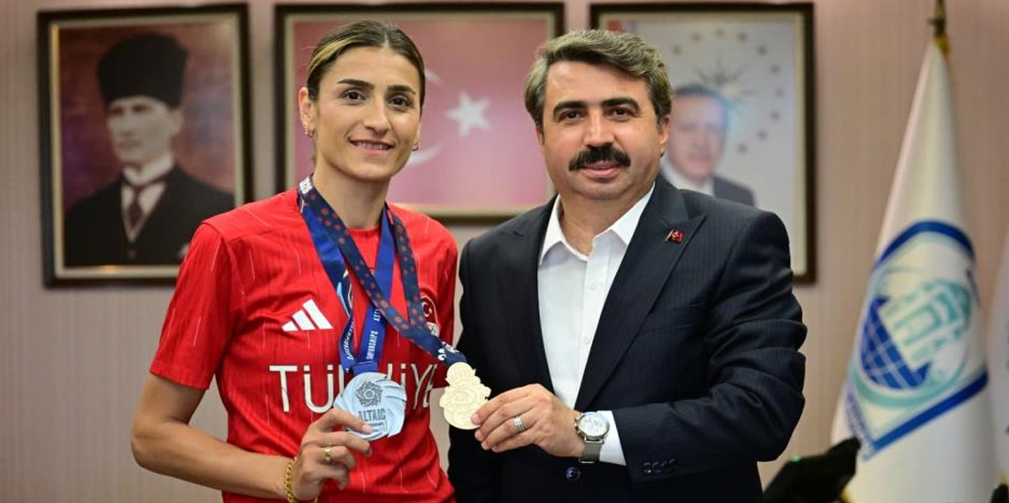 Milli tekvandocu Hatice Kübra İlgün, madalya sevinci