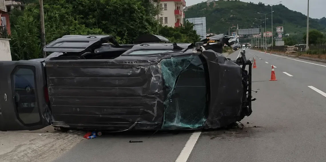 Trabzon Araklı'da otomobil takla attı! 3 kişi hafif yaralandı