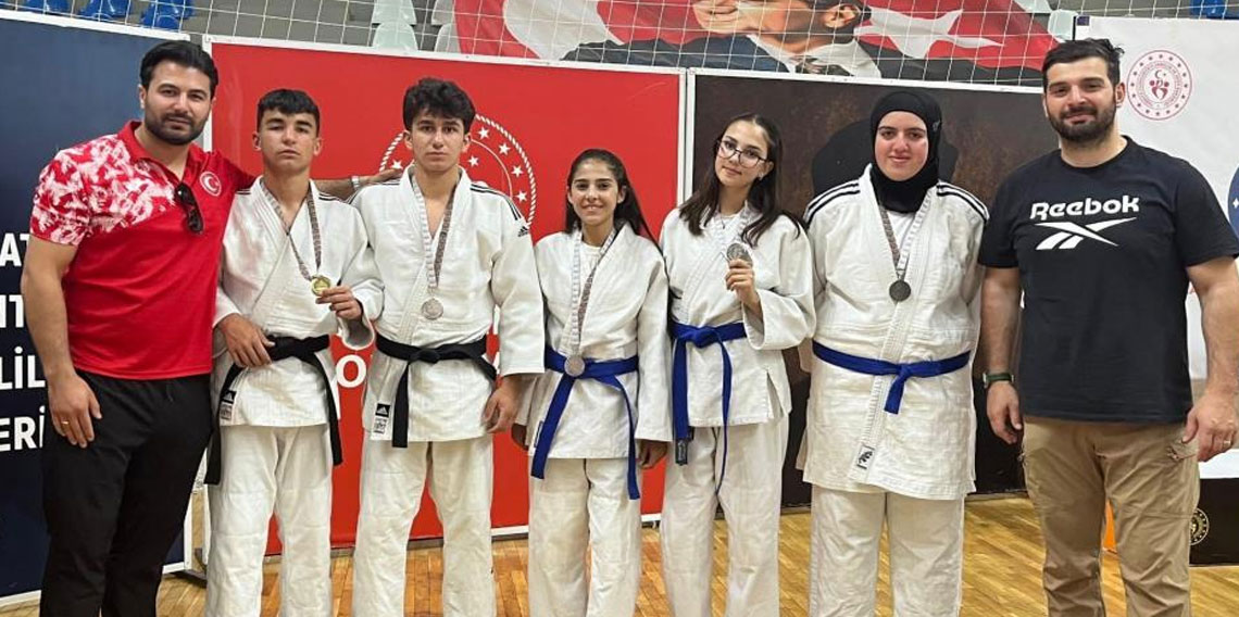 Ağrılı judocular Mardin'deki yarı final biletini aldı