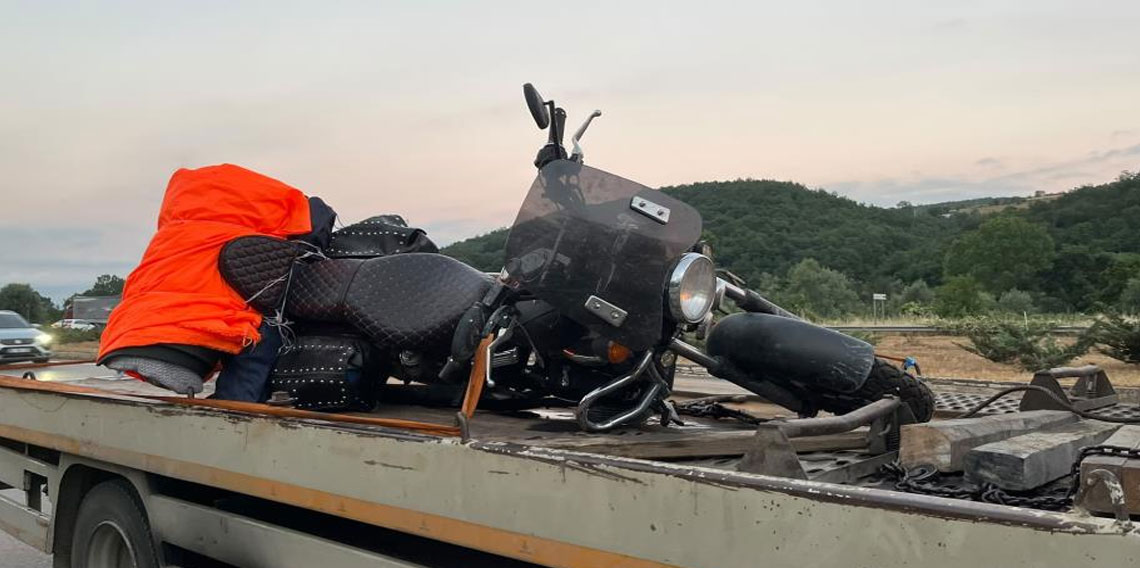 Samsun'da köpeğe çarpan motosikletteki sürücü ve yolcu yaralandı