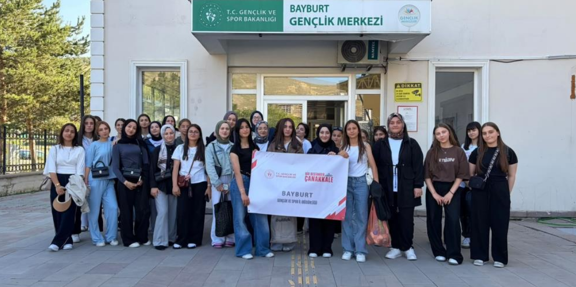 Bayburtlu gençler 'Bir Destandır Çanakkale' programıyla tarihi yolculuğa çıktı