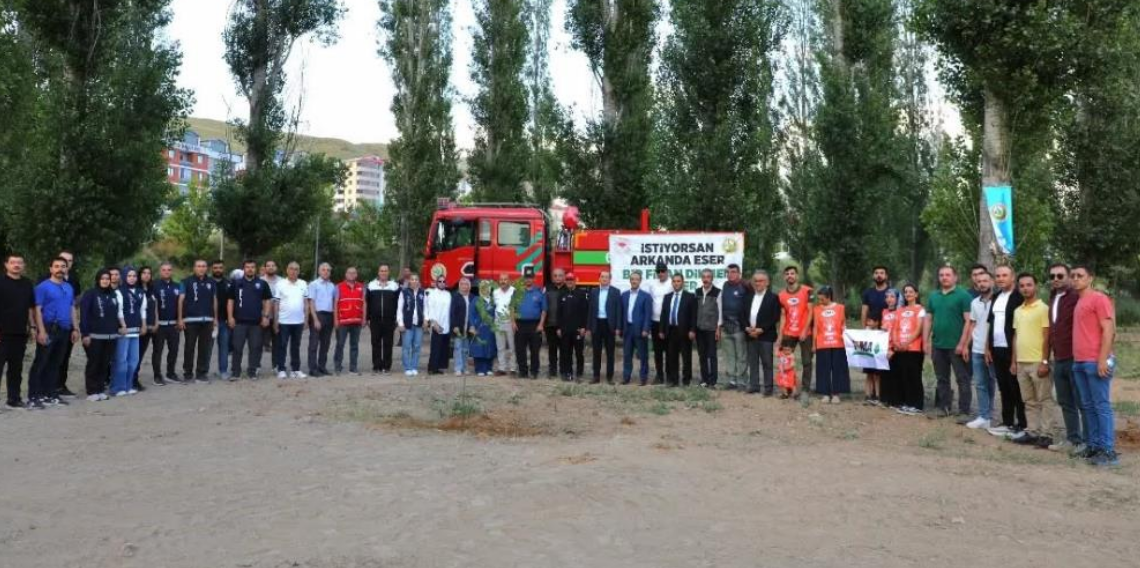 Bayburt'ta 15 Temmuz anısına doğa yürüyüşü ve fidan dikimi gerçekleştirildi