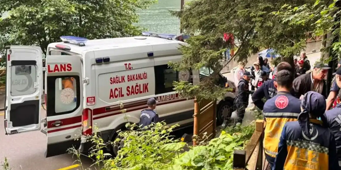 Uzungöl’de otomobil yamaçtan yuvarlandı! Yemenli çift yaralandı