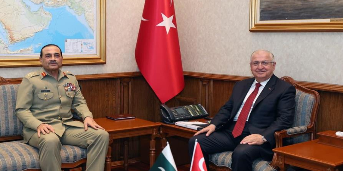 Bakan Güler, Pakistan Savunma Kuvvetleri Komutanı Mareşal Munir'i kabul etti