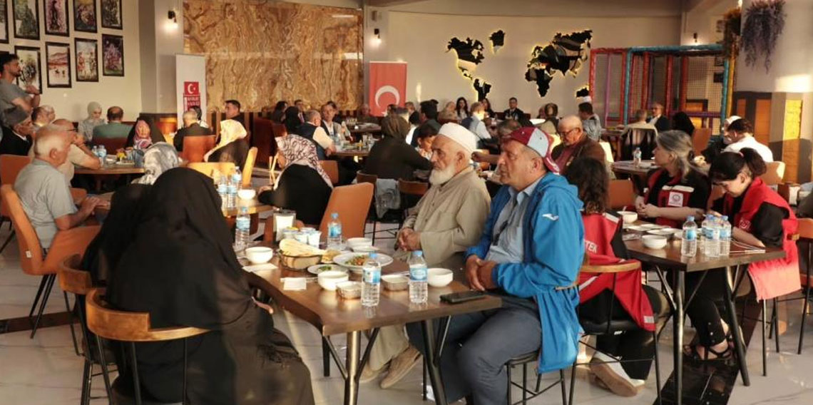 Bayburt’ta şehit aileleri ve gaziler onuruna yemek programı düzenlendi