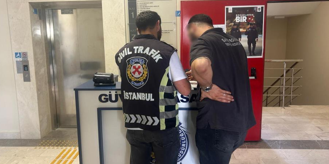 Makas atan sürücüye 