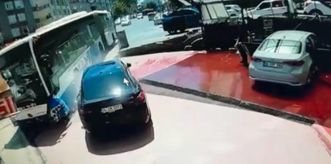 Kontrolden çıkan EGO otobüsünü son anda fark eden kişi kazadan kurtuldu