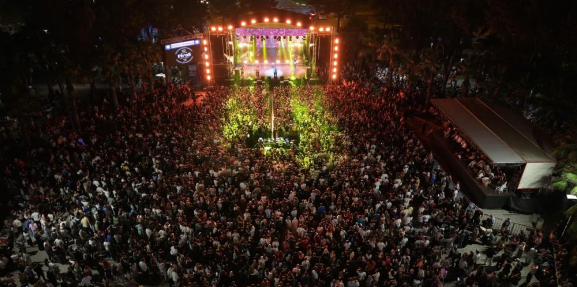 Akçaabat'ta Eypio Rüzgârı! Festivalde Binlerce Kişi Unutulmaz Gece Yaşadı