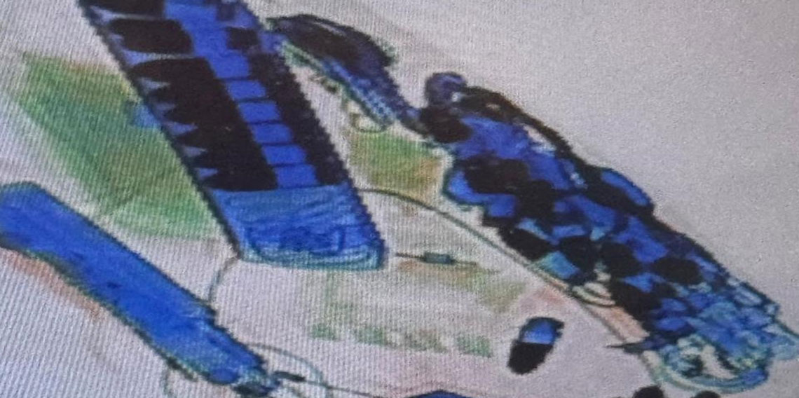 AVM'ye girmeye çalışan genç kadının çantasından şarjör ve mermi çıktı