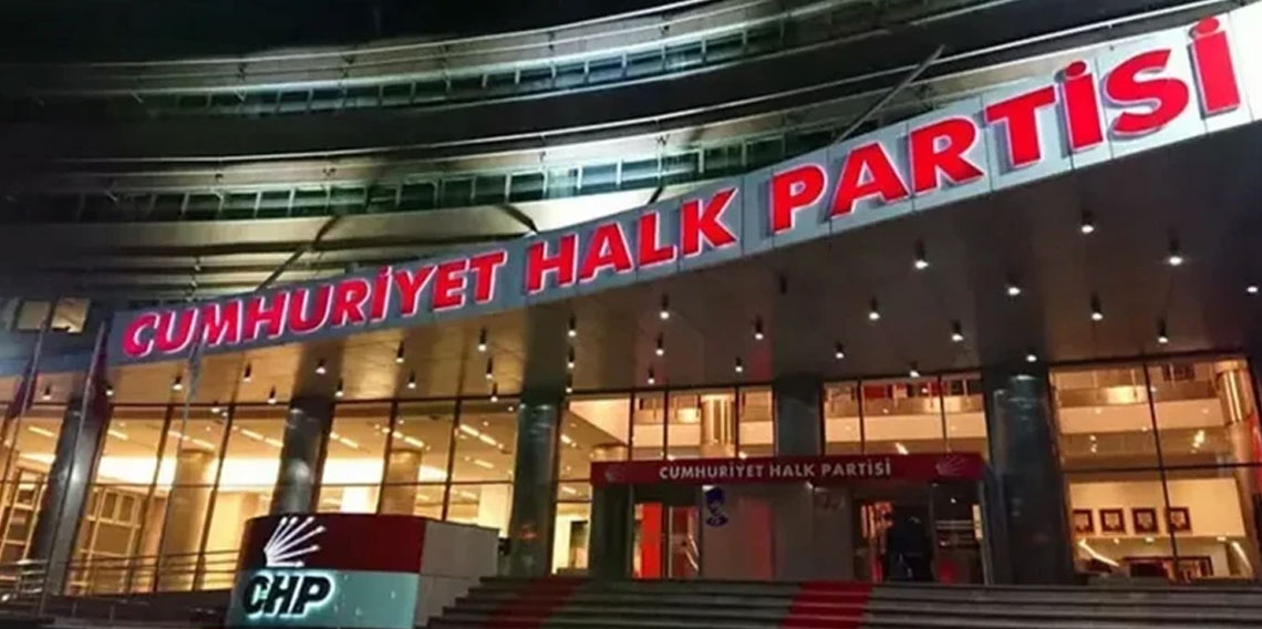 Özgür Özel'in yeni parti açıklaması sonrası Murat Bakan, CHP'den istifa etti