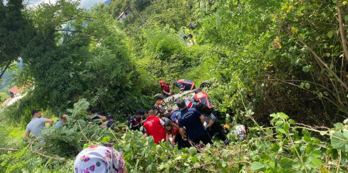 Giresun'da Feci Trafik Kazası! Otomobil Şarampole Yuvarlandı