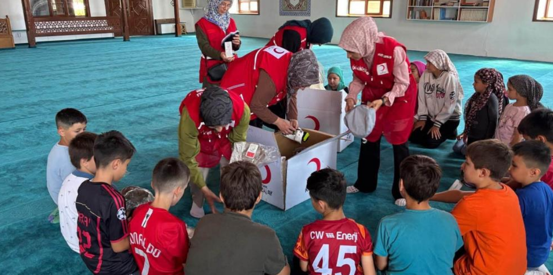 Kızılay'dan yaz Kur'an kurslarındaki çocuklara sürpriz